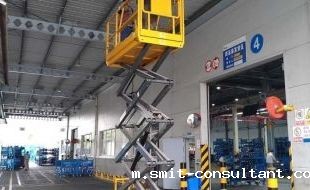 定制重型升降平台，提升模具制造行业的作业安全性